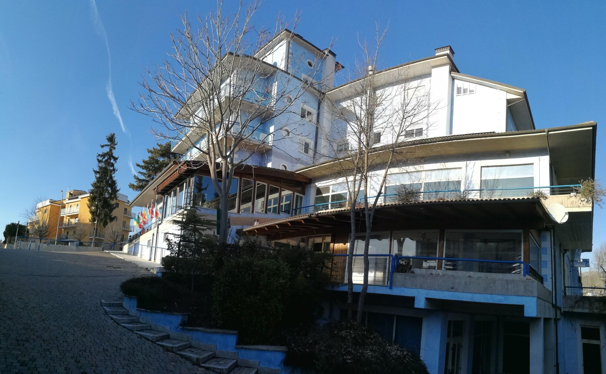Hotel Azzurro LʼAquila Exterior foto