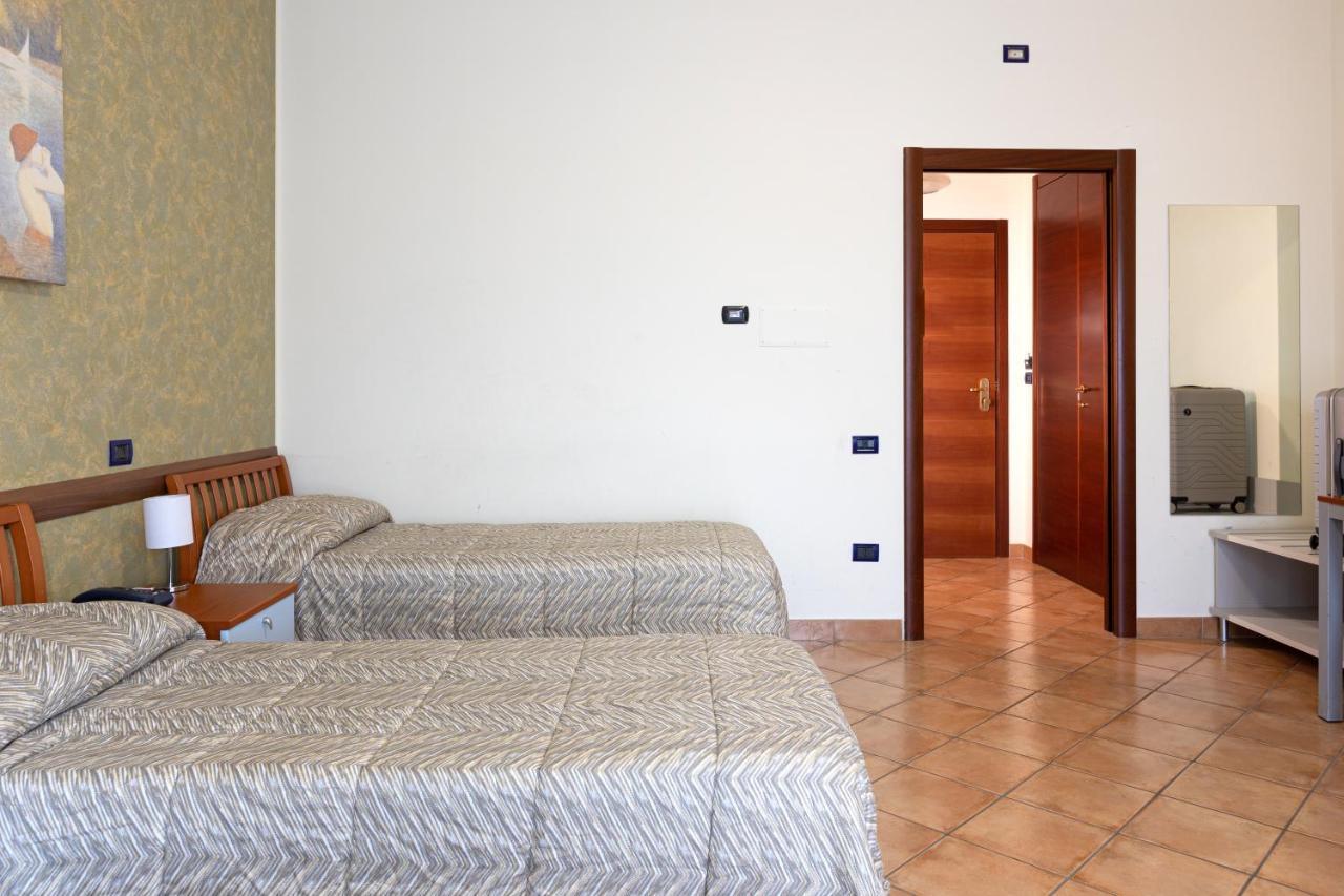 Hotel Azzurro LʼAquila Exterior foto